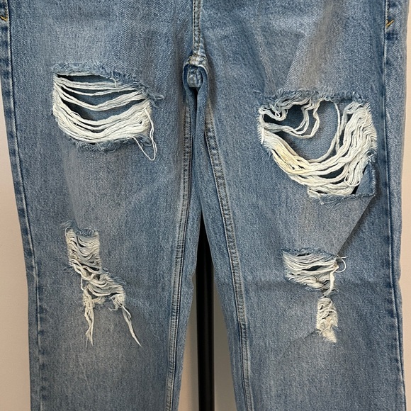 Good American Distressed Blue Jeans - Picture 4 of 8